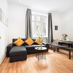 https://2-bedroom-in-historic-villa-near-nymphenburg-palace.getmunichhotels.com