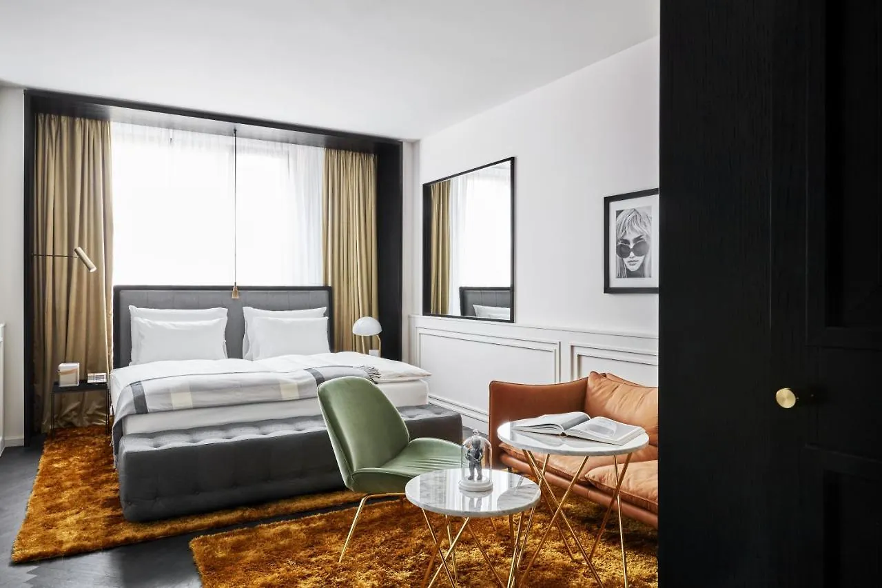 Roomers Munich, Autograph Collection מינכן