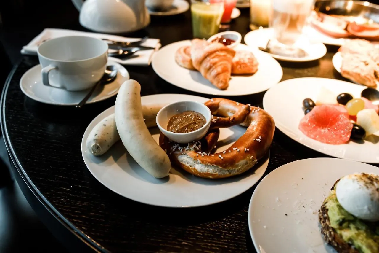 ***** Hotel Roomers Munich, Autograph Collection Germany