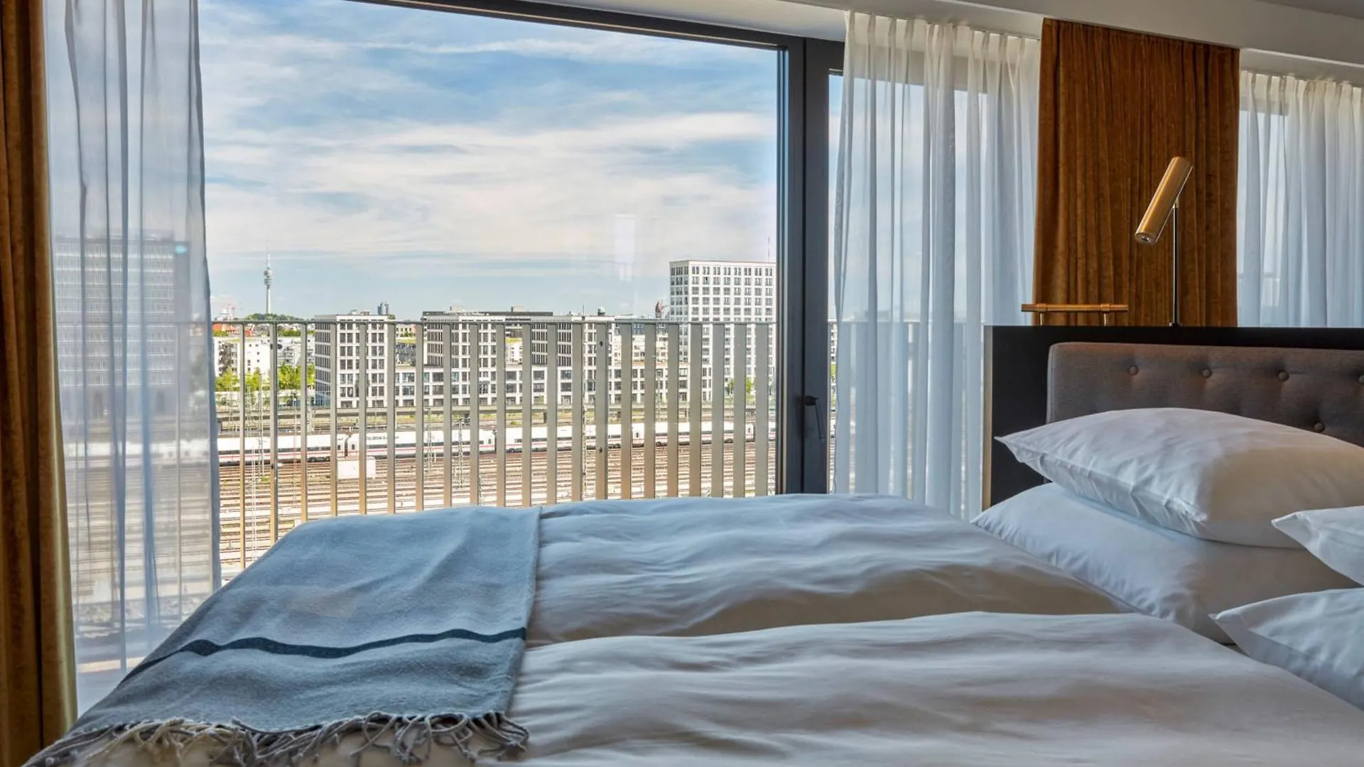 Roomers Munich, Autograph Collection מלון