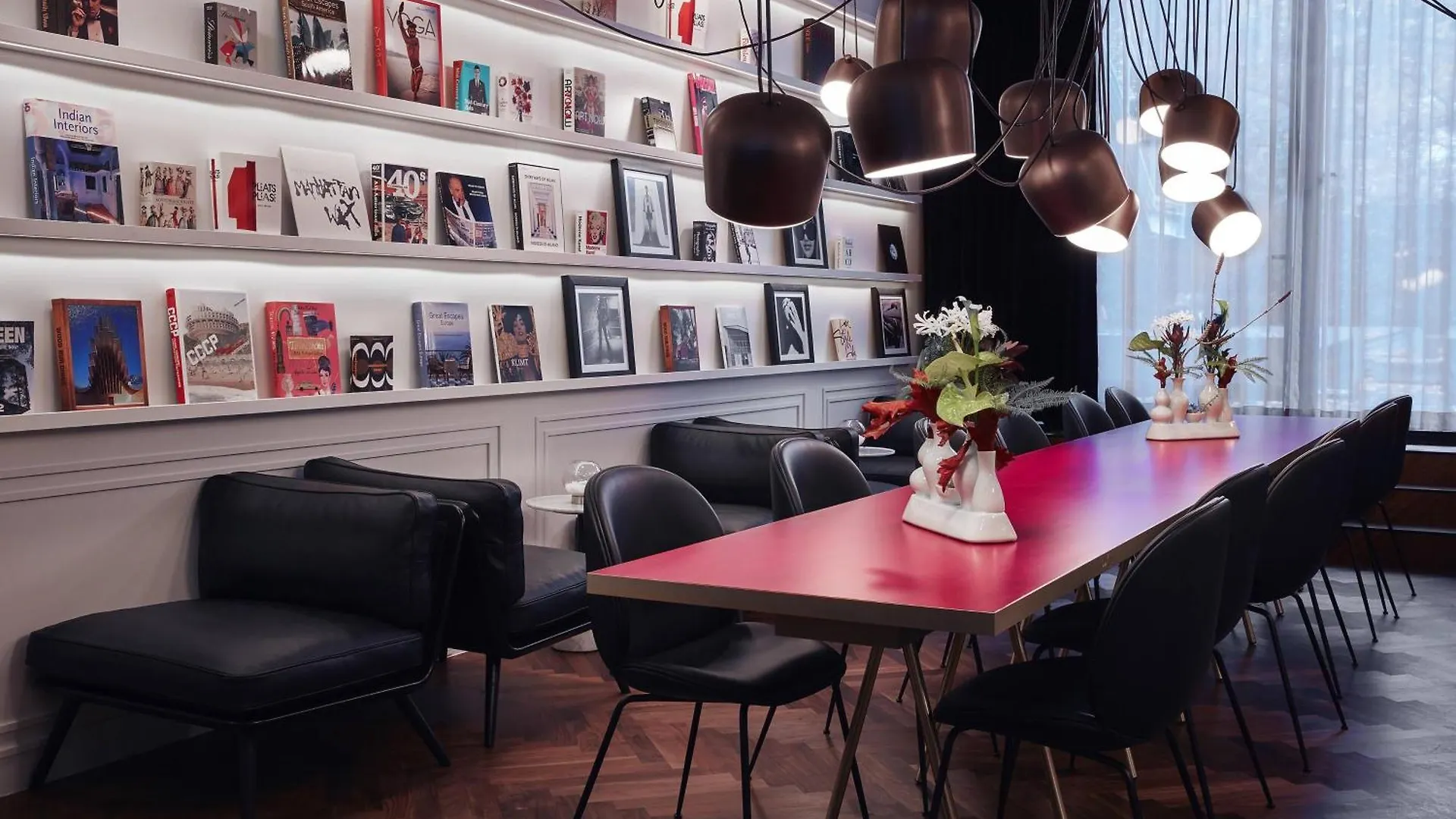 Roomers Munich, Autograph Collection