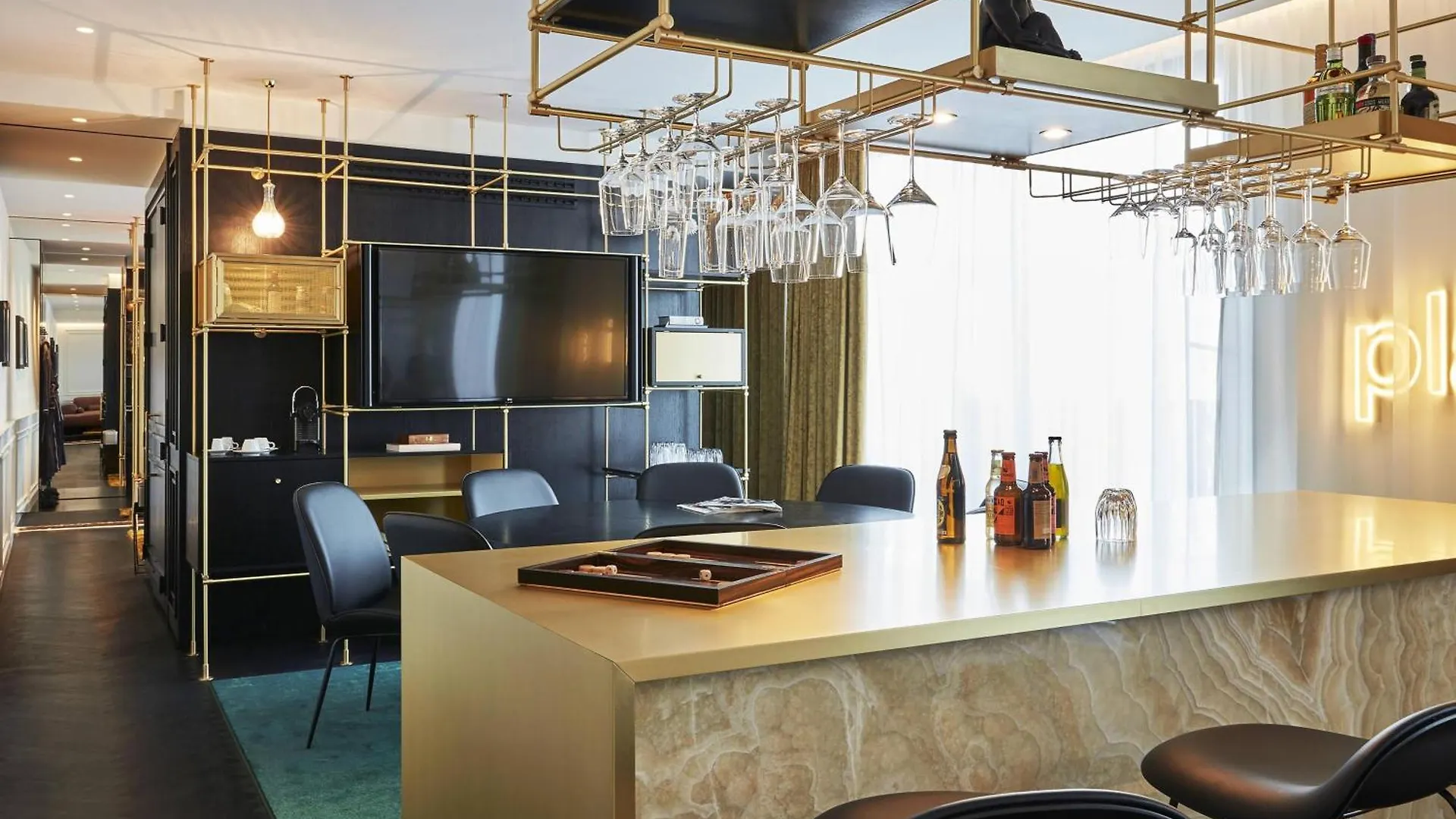 Roomers Munich, Autograph Collection