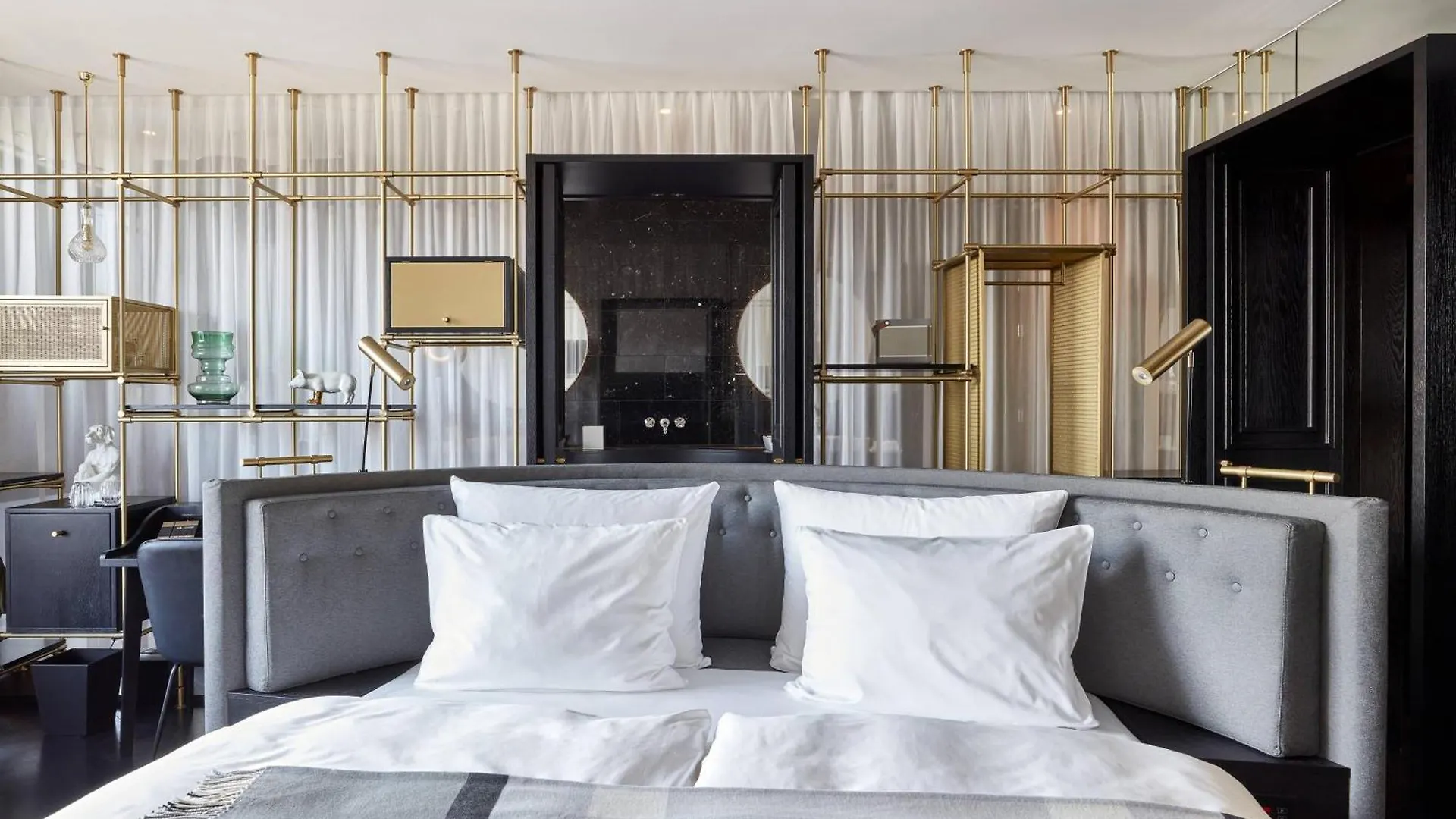 Hotel Roomers Munich, Autograph Collection