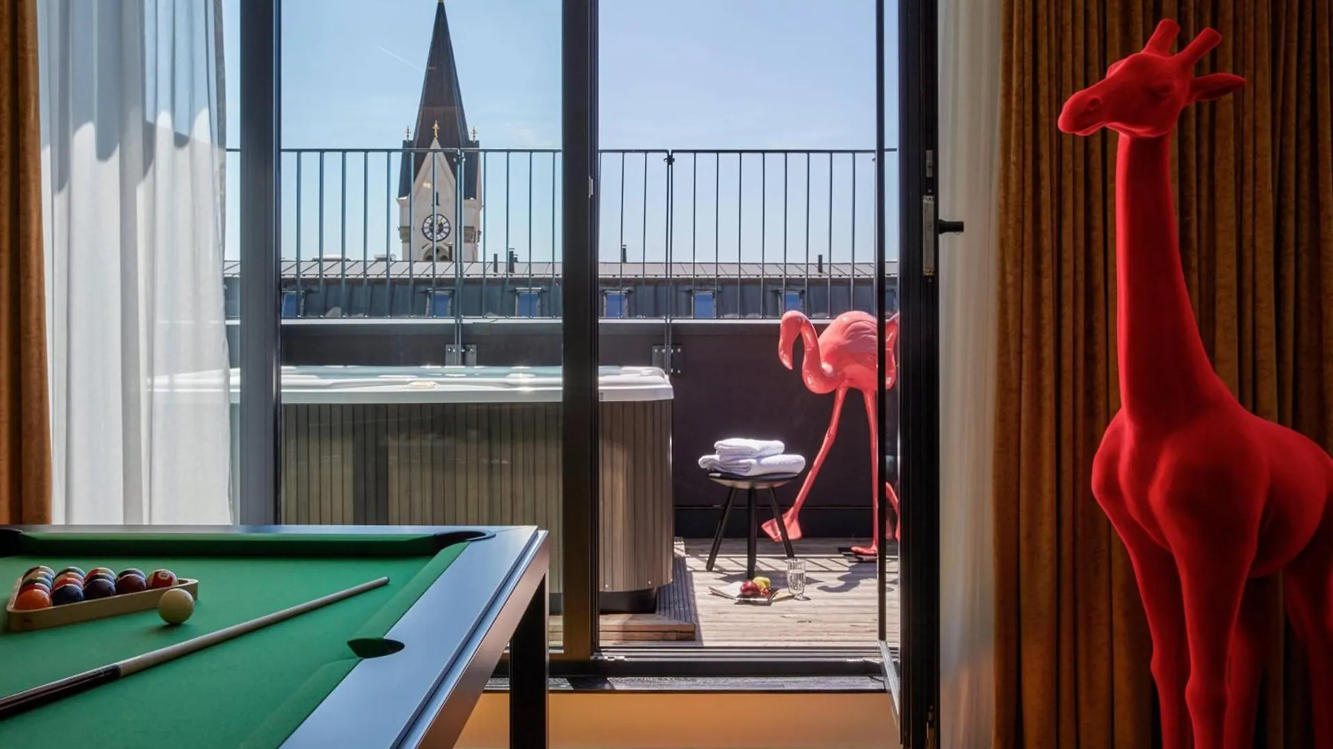 Roomers Munich, Autograph Collection 5*,