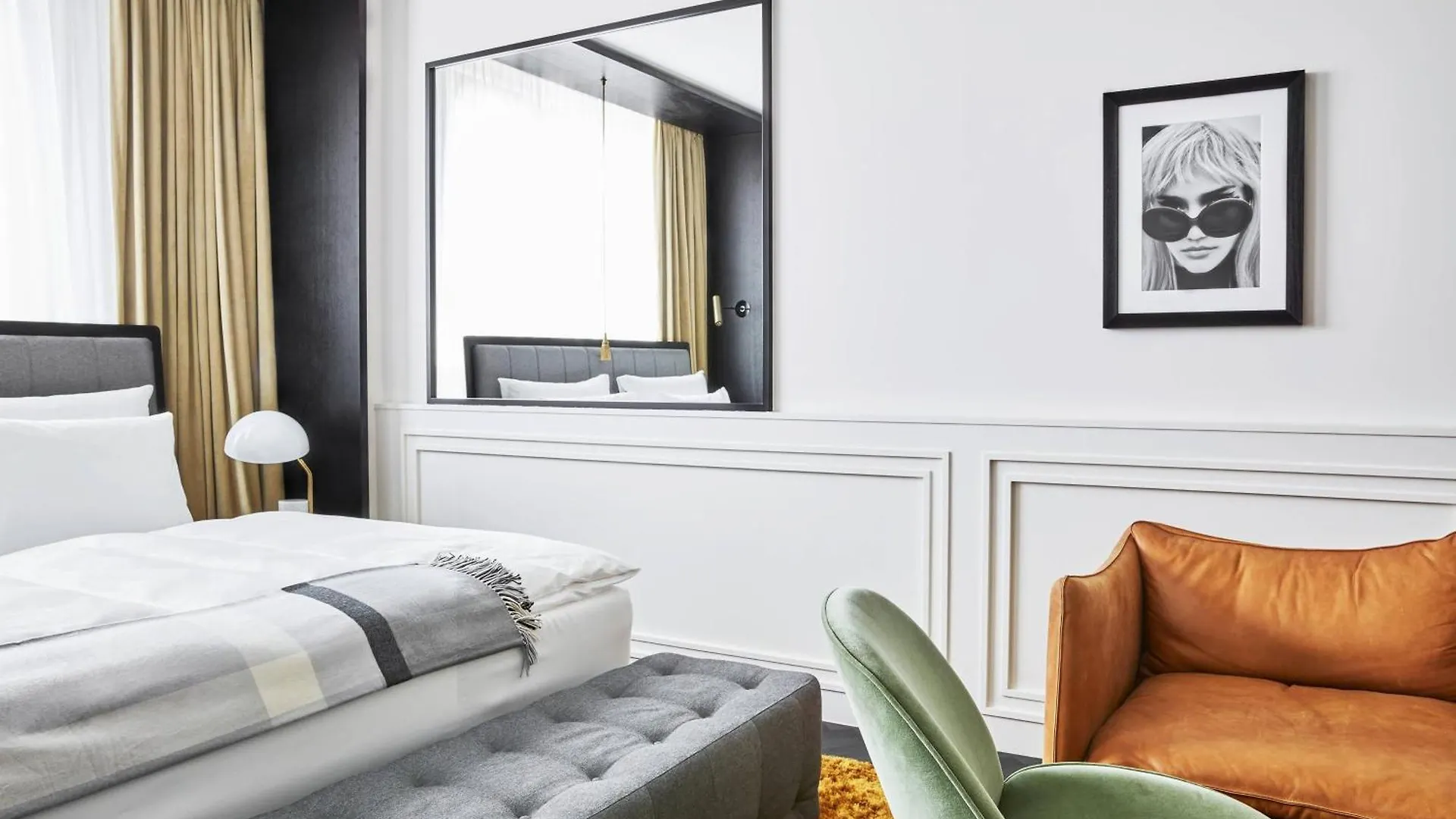 Roomers Munich, Autograph Collection